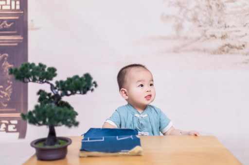 迁安市怀孕肚子中间凹两边凸